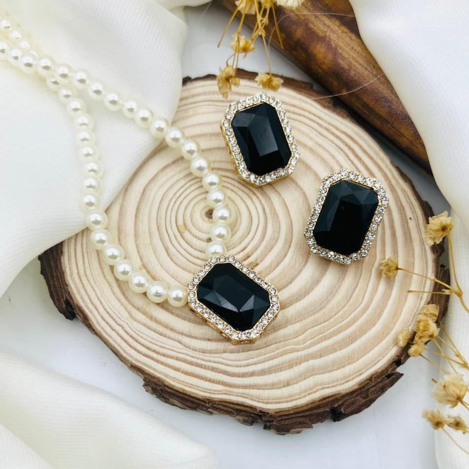 Pearl mala locket set